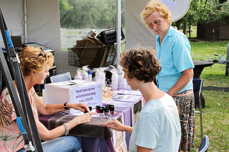 9-6-2018 - Proeverij in zomersfeer door de PLUS in Waarder_47